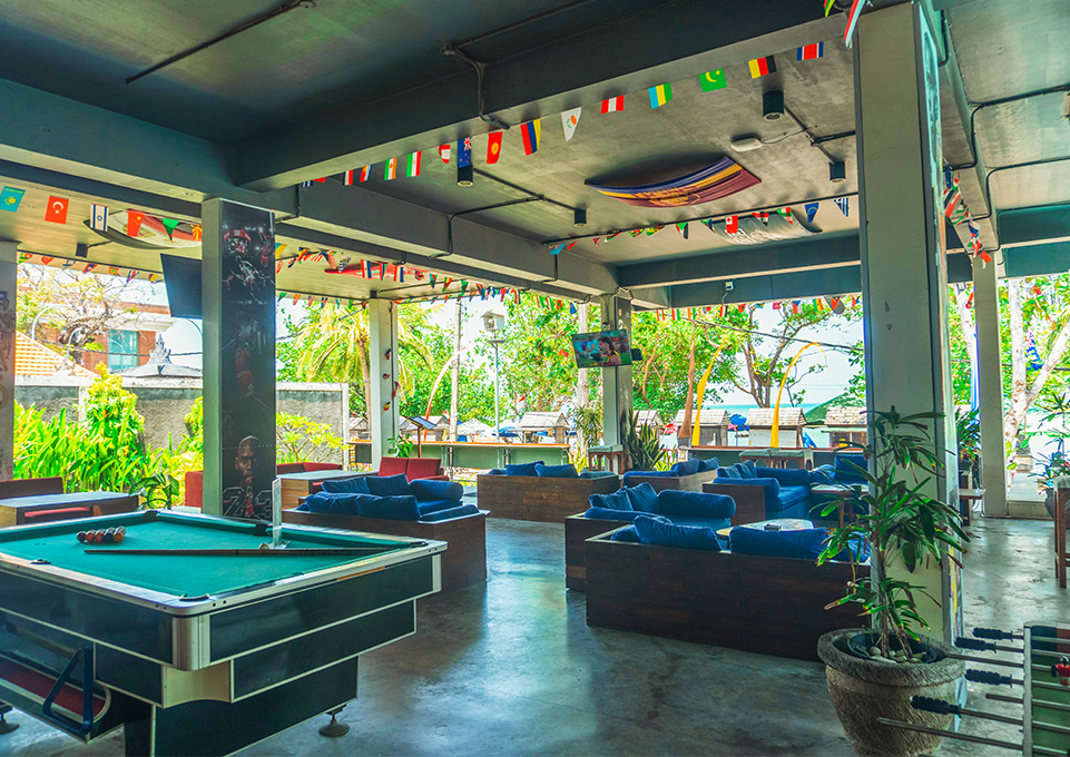 Hattrick Sport Bar by Truntum